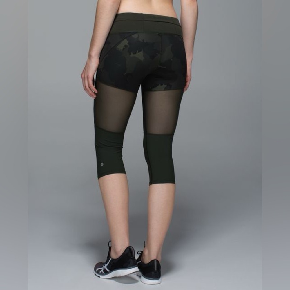 *LULULEMON* Training Tough Crop Leggings